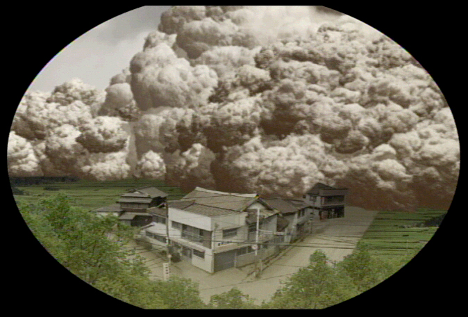 『平成大噴火シアター』<br>雲仙普賢岳噴火に伴う「火砕流」と「土石流」を直径14mのドーム型スクリーンでCG 再現。